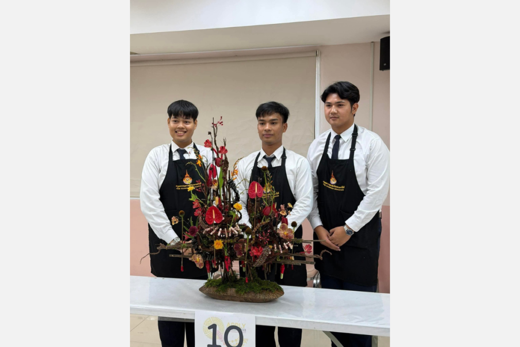 นักศึกษาคหกรรมศาสตร์ศึกษา มทร.กรุงเทพ คว้ารางวัลรองชนะเลิศอันดับ 1 การแข่งขันจัดดอกไม้ชิงถ้วยพระราชทาน กรมสมเด็จพระเทพฯ